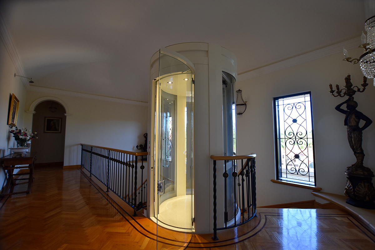 Ascensore Nova Giotto circolare - Vano scale in villa